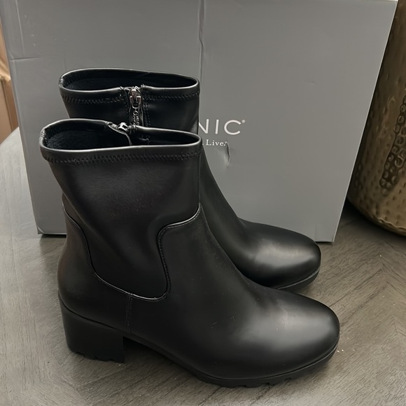 Vionic Waterproof Heeled Mid Boots - Ronan - Picture 5 of 12